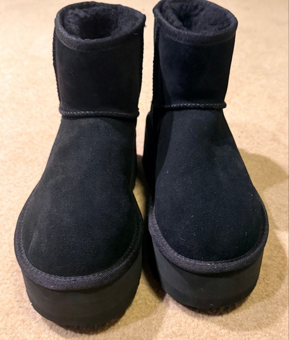 UGG Classic Ultra Mini Platform Boot Black Suede Womens 1134991 Size 8